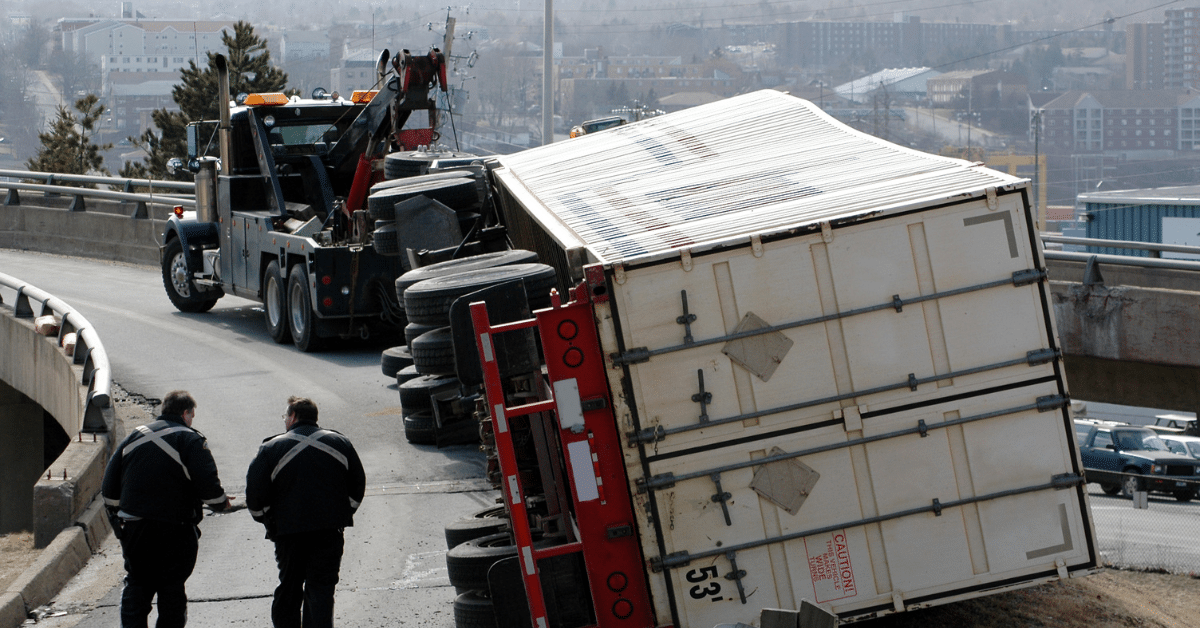 An image showing a semi-truck accident scene in Alabama involving a semi truck driver.